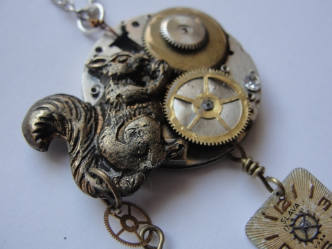 Officer Elvira O. Doonican. Vintage Dream kollekció. Steampunk nyaklánc TheLovelyJewels boltjában.