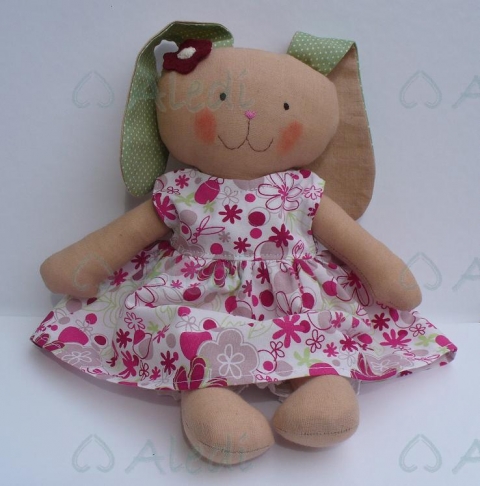 Nyuszilány, Dekoráció, Játék, Baba-mama-gyerek, Baba, babaház, 28 cm magas (plusz a füle :), saját tervezésű vidám nyuszikislány. Pamutvászon anyag a teste, virágo..., Meska