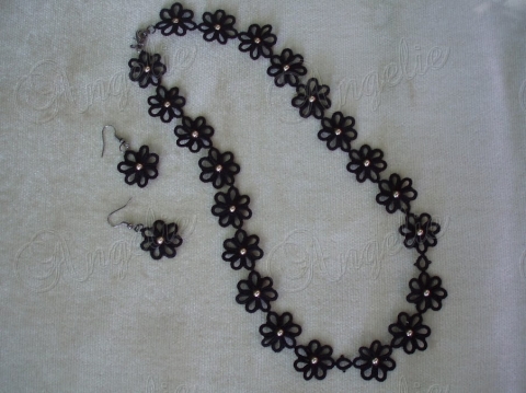 Rosary II., Ékszer, óra, Képzőművészet , Ékszerszett, A virágfüzérként leomló Rosary szett fekete Anchor (100% pamut) horgolófonal és arany színű Tekla gy..., Meska