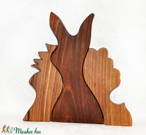Nyúl a a bokorban, Játék, Fajáték, Diófából készült ez a dekorációnak is kedves összerakós játék.

Méretek: 20 cm x 17 cm, Meska