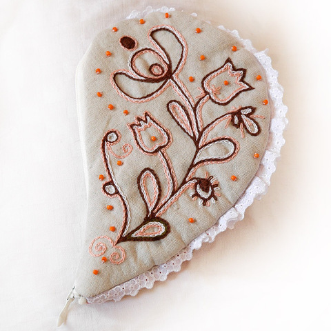 Csepp alakú neszesszer  - narancs gyöngyös, Táska, Neszesszer, Pénztárca, tok, tárca, Gyönyörű formájú, saját tervezésű kis tároló. Natur lenvászonból, barna, bézs és fehé..., Meska