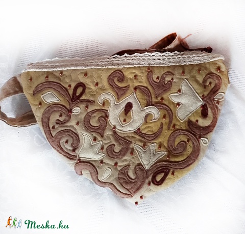 Százéves szerelem - "aranydió" színű övtáska, Táska, Válltáska, oldaltáska, Gyönyörű, egyedi tervezésű és készítésű övtáska, erős, saját rusztikus festésű, szá..., Meska