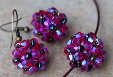 Pink Swarovski kristályos szett, Ékszer, óra, Ékszerszett, Light Siam 2 AB 4 mm-es Swarovski kristályból és csiszolt gyöngyökből készült a nyaklánc és a fülbev..., Meska