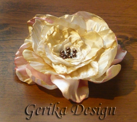 bross (8,5-9 cm), Baba-mama-gyerek, Ruha, divat, cipő, Kendő, sál, sapka, kesztyű, Az organza virágok készítésébe is belekóstoltam, és sikerült beleszeretnem :-)  Több darab vásárlása..., Meska