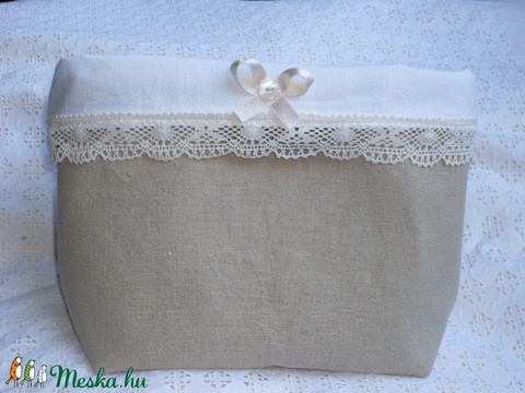 A Dédi szekrényéből- textil tároló, Otthon, lakberendezés, Tárolóeszköz, Doboz, Finom pamutcsipkével díszített romantikus textil tárolót készítettem.Vastag beige és fehér pamutvász..., Meska