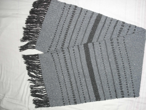 szövött padtakaró, Otthon, lakberendezés, Lakástextil, Szürke-fekete padtakaró, vagy futó, ki mire hasznája.
123 x 34 cm + 10 cm rojt, gyapjú- pamut-műszál..., Meska