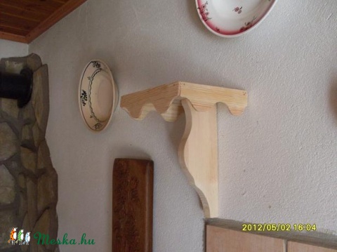 Falra akasztható virágtartó, Otthon, lakberendezés, Kaspó, virágtartó, váza, korsó, cserép, Nagyon szép új, fából készült egyedi virágtartó,de jól mutat rajta bármilyen dísztárgy.25x25cm-es.Bo..., Meska