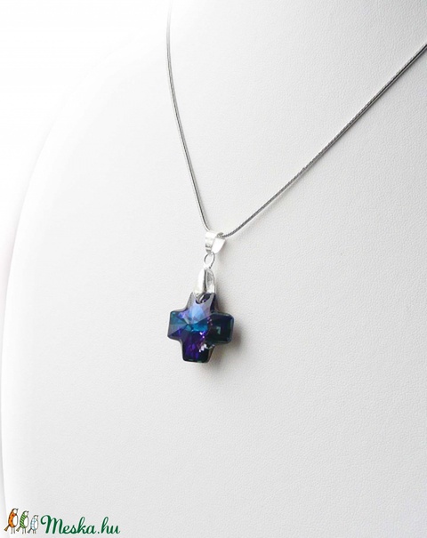 Igéző - swarovski medál kígyólánccal, Ékszer, óra, Nyaklánc, Meseszép, igéző színű (kékes lilás) swarovski medál ezüstözött medállal, kígyóláncon. Tehát az ár ne..., Meska