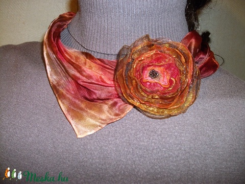 Ezerarcú ősz  hernyóselyem nyakékszer (selyem-nemez-organza), Ékszer, óra, Bross, kitűző, Női ruha, Nincs pénzed új ruhára,  meguntad a régit?Itt a megoldás!:))Hasonló megrendelhető! Egy ilyen nyakéks..., Meska