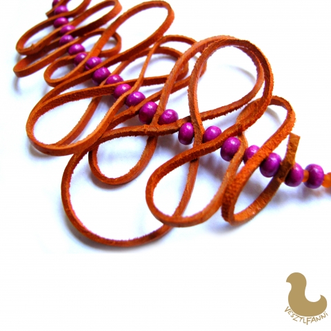 Hullámok nyaklánc, Ékszer, óra, Nyaklánc, Nyaklánc bőrből fagyönggyel és kásagyönggyel.
100% handmade, Meska