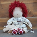 Íjász Waldorf baba 30 cm-es, Játék, Baba, babaház, Baba-és bábkészítés, Varrás, - Mérete: 30 cm
- Fiú baba, kócos, vörös hajjal.    - Ruházata: Ing, nadrág, horgolt kiscipő
- Felsz..., Meska