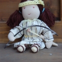 Íjász Waldorf baba 30 cm-es, Játék, Baba, babaház, Baba-és bábkészítés, Varrás, - Mérete: 30 cm
- Lány baba, ujjal fésülhető, copfba köthető hosszú hajjal.    
- Ruházata: hosszú r..., Meska