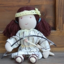 Íjász Waldorf baba 30 cm-es, Játék, Baba, babaház, Baba-és bábkészítés, Varrás, - Mérete: 30 cm
- Lány baba, ujjal fésülhető, copfba köthető hosszú hajjal.    
- Ruházata: hosszú r..., Meska