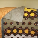 Nagymama virágoskertje  sárgában, Baba-mama-gyerek, Dekoráció, Gyerekszoba, Kép, Patchwork, foltvarrás, Varrás, Sárgás-barnás árnyalatokban ,újrafelhasznált anyagokból ,kézi varrással és kézi tűzéssel készítettem..., Meska