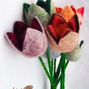 Nemezelt tulipánok, Dekoráció, Mindenmás, Dísz, Ünnepi dekoráció, Nemezelés, 9 szálat tartalmazó nemezelt tuipáncsokor.
A tulipánok házilag festett gyapjúból vannak nemezelve
Eg..., Meska