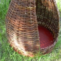 Cicagunyhó, Otthon, lakberendezés, Állatfelszerelések, Tárolóeszköz, Kosár, Fonás (csuhé, gyékény, stb.), Kör alakú cicaház, hántolatlan fűzvesszőből, duplaszállal fonva. Kifejezetten környezettudatos, term..., Meska