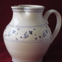 Kancsó kék virágokkal, Konyhafelszerelés, Otthon, lakberendezés, Kancsó , Kaspó, virágtartó, váza, korsó, cserép, Kerámia, 2,2 literes, 20 cm a magassága és 18 cm széles a hasa. Vörösre égő agyagból korongoztam, szikkadásak..., Meska