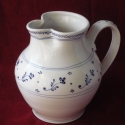 Kancsó kék virágokkal, Konyhafelszerelés, Otthon, lakberendezés, Kancsó , Kaspó, virágtartó, váza, korsó, cserép, Kerámia, 2,2 literes, 20 cm a magassága és 18 cm széles a hasa. Vörösre égő agyagból korongoztam, szikkadásak..., Meska