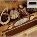 Személyre szóló ajándék: NAGYI KONYHÁJA, Képzőművészet , Otthon, lakberendezés, Dekoráció, Falikép, Mindenmás, Decoupage, szalvétatechnika, Az ajándék fiókos polcocska fából készült, környezetbarát, vízálló festékkel felületkezelt, decoupag..., Meska