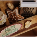 Személyre szóló ajándék: NAGYI KONYHÁJA, Képzőművészet , Otthon, lakberendezés, Dekoráció, Falikép, Mindenmás, Decoupage, szalvétatechnika, Az ajándék fiókos polcocska fából készült, környezetbarát, vízálló festékkel felületkezelt, decoupag..., Meska