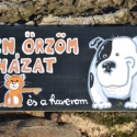 Itt én őrzöm a házat!, Állatfelszerelések, Otthon, lakberendezés, Utcatábla, névtábla, Famegmunkálás, Festett tárgyak, Fatáblára akril festékkel készült festmény. Az időjárás viszontagságaitól lakkréteg védi.

Minden tá..., Meska