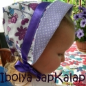 Ibolya sapKalap, Ez a kislány sapka-kalap-kendő-főkötő, mindenki ne...