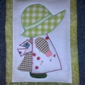 Kertészkedő Zsuzsi, Dekoráció, Kép, Patchwork, foltvarrás, Újrahasznosított alapanyagból készült termékek, Zsuzsi ezúttal a nyár végi kert halványodó színeibe öltözött, almás köténnyel.
Puha textilkép szín é..., Meska