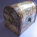 Hajós láda, Otthon, lakberendezés, Férfiaknak, Dekoráció, Tárolóeszköz, Doboz, Decoupage, szalvétatechnika, Festett tárgyak, 20x17x14 cm natur fa láda, pácolva, antikolva, szalvétatechnikával díszítve.
Lakkozva, nedves ruháv..., Meska