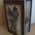 Levendulás doboz - könyvnek álcázva, Otthon, lakberendezés, Mindenmás, Dekoráció, Tárolóeszköz, Decoupage, szalvétatechnika, Festett tárgyak, 10x15x6 cm fa dobozt, festettem  , arany kontúrral díszítettem.
Használhatod ékszertartónak, apró tá..., Meska