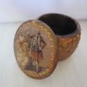Picike ékszerdoboz francia mintával, Dekoráció, Ékszer, óra, Otthon, lakberendezés, Gyűrű, Decoupage, szalvétatechnika, Festett tárgyak, Épp egy gyűrű, vagy lánc, karkötő tárolására szolgál. Édes, picike fadoboz 6 cm magas. Festettem, dí..., Meska