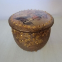 Picike ékszerdoboz francia mintával, Dekoráció, Ékszer, óra, Otthon, lakberendezés, Gyűrű, Decoupage, szalvétatechnika, Festett tárgyak, Épp egy gyűrű, vagy lánc, karkötő tárolására szolgál. Édes, picike fadoboz 6 cm magas. Festettem, dí..., Meska