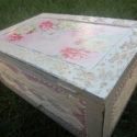 Csipkés, rózsás tükrüs, fiókos - a Nőnek, Ékszer, óra, Otthon, lakberendezés, Tárolóeszköz, Doboz, Decoupage, szalvétatechnika, Festett tárgyak, Nagyméretű (26x18x11 cm) ékszeres doboz. 
Felnyitva tükör és rekeszek, alul egy fiók található benne..., Meska
