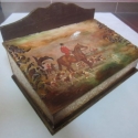 Óriás doboz egy elegáns íróasztalra, Férfiaknak, Dekoráció, Otthon, lakberendezés, Tárolóeszköz, Decoupage, szalvétatechnika, Festett tárgyak, Nagyméretű, három rekeszes fadoboz férfiaknak. Írószertartónak, leveleknek, apróságoknak. Gyönyörű v..., Meska
