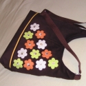 Virágeső kakaóbarna kord  pakolós táska, Táska, Ruha, divat, cipő, Baba-mama-gyerek, Válltáska, oldaltáska, Varrás, Patchwork, foltvarrás, Kakaóbarna kordból készítettem ezt a gyönyörűséget.
Elejére saját rajzolású virágok kerültek,a precí..., Meska