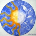 Nap és Hold selyem mandala, Dekoráció, Mindenmás, Otthon, lakberendezés, Dísz, Selyemfestés, 25 cm átmérőjű feszített hernyóselyemre készült mandala.

Falra téve, vagy ablakba függesztve kedves..., Meska