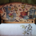 Konyhai papírtörlő tartó.kávés, Konyhafelszerelés, Decoupage, szalvétatechnika, Konyhai papírtörlő tartó.festett ,szalvétával díszített.
24x32cm
postázás postai díjszabás szerint.
..., Meska