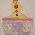 Tyúkanyó, falra akasztható tároló, Dekoráció, Konyhafelszerelés, Otthon, lakberendezés, Patchwork, foltvarrás, Varrás, Tyúkanyó, falra akasztható tároló


Falra akasztható tyúkanyó, melynek zsebében húsvéti szalvétát, f..., Meska