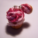 Rózsaszín habos muffin medál, Ékszer, óra, Medál, Süthető gyurmából készült rózsaszín-lila muffin medál. Mérete kb. 2cm.

Személyes átvétel Rákoskeres..., Meska