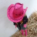 Cowgirl Barbie szett Rózsaszín-Fekete, Játék, Ruha, divat, cipő, Baba játék, Mindenmás, Varrás, Igazi vagány Barbie babák számára készített Western stílusú Kalap és Mellény együttes.
Ezúttal rózsa..., Meska