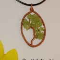 Peridot életfa medál hegyikristállyal + bőrlánc, Zöldellő fa medál

Magassága: kb. 5 cm
Szé...