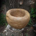Gömb virágtartó, Otthon, lakberendezés, Dekoráció, Kaspó, virágtartó, váza, korsó, cserép, Kerti dísz, Kőfaragás, Gömb alakú virágtartó rusztikus kőből, kinti és benti használatra egyaránt., Meska