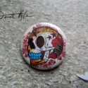 Ed Hardy stílusú kitűző!, Mindenmás, Ruha, divat, cipő, Dekoráció, Fiatal korunk kedves kiegészítői a kitűzők, jelvények napjainkban újból virágkorukat élik! Vidám kie..., Meska