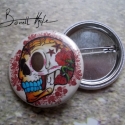 Ed Hardy stílusú kitűző!, Mindenmás, Ruha, divat, cipő, Dekoráció, Fiatal korunk kedves kiegészítői a kitűzők, jelvények napjainkban újból virágkorukat élik! Vidám kie..., Meska