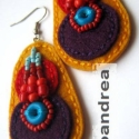 COLORFUL fülbevaló, textilékszer, Ékszer, óra, Fülbevaló, Ékszerkészítés, Varrás, Sárga, lila, piros filcre varrtam türkiz, piros, világoskék színű gyöngyöket. Hossza: 5 cm., Meska