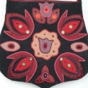 Bordó,virágos válltáska, Ruha, divat, cipő, Táska, Magyar motívumokkal, Válltáska, oldaltáska, Patchwork, foltvarrás, Varrás, Gondosan összeválogattam bordó,lila és piros anyagaimat és ebből készítettem el,ívelt formájú táskám..., Meska