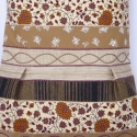 Drapp ,apró virágos válltáska, Magyar motívumokkal, Ruha, divat, cipő, Táska, Válltáska, oldaltáska, Patchwork, foltvarrás, Varrás, Drapp,bútorszövet alapanyagból készült, középrész egy-egy hajtással díszített táska.
Felső részét ny..., Meska