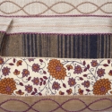 Drapp ,apró virágos válltáska, Magyar motívumokkal, Ruha, divat, cipő, Táska, Válltáska, oldaltáska, Patchwork, foltvarrás, Varrás, Drapp,bútorszövet alapanyagból készült, középrész egy-egy hajtással díszített táska.
Felső részét ny..., Meska