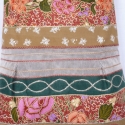 Drapp -rozsdabarna, virágos válltáska, Magyar motívumokkal, Ruha, divat, cipő, Táska, Válltáska, oldaltáska, Patchwork, foltvarrás, Varrás, Drapp,kordbársony alapanyagból készült, középrész egy-egy hajtással díszített táska.
Felső részét ny..., Meska