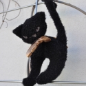 Blackie a fekete szárnyas plüss cica, Cicaságok... Ez a cica első ránézésre kissé mogorv...