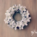 Édes kis semmiség - stephanotis virágos nyári koszorú, Esküvő, Mindenmás, Otthon, lakberendezés, Dekoráció, Virágkötés, Mindenmás, Apró, mindössze 17 cm átmérőjű ajtódíszt készítettem, telis-tele stephanotis virággal, zöld selyemme..., Meska